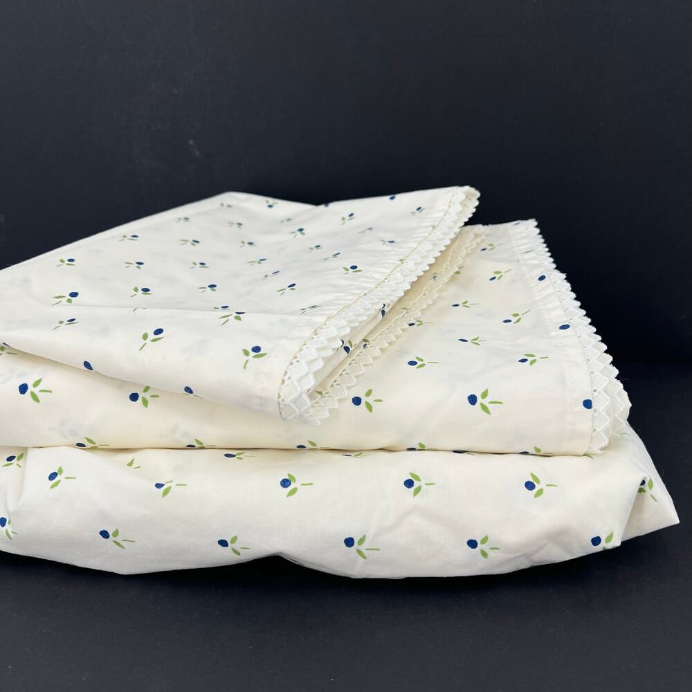Vintage Laura Ashley floral delicate white eyelet lace trim twin sheet set